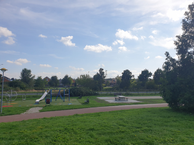 Veld naast de tegenover gelegen jeu de boulesbaan uit Lelystad